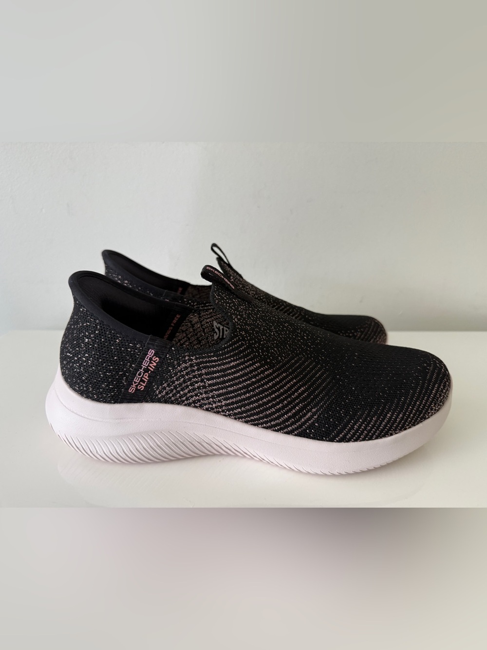 SKECHERS Air-Cooled Memory Foam Relaxed Fit Shoes Size 9